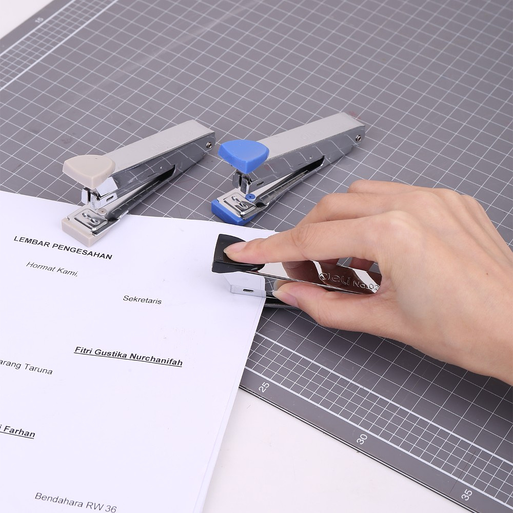 Скобосшиватель "Deli Start 0224", 15 листов,  ассорти - 4