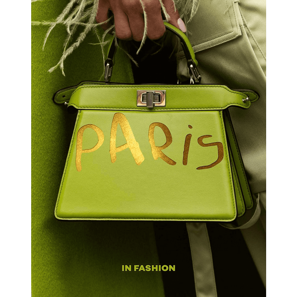 Книга на английском языке "Paris. In Fashion", Pierre Toromanoff 