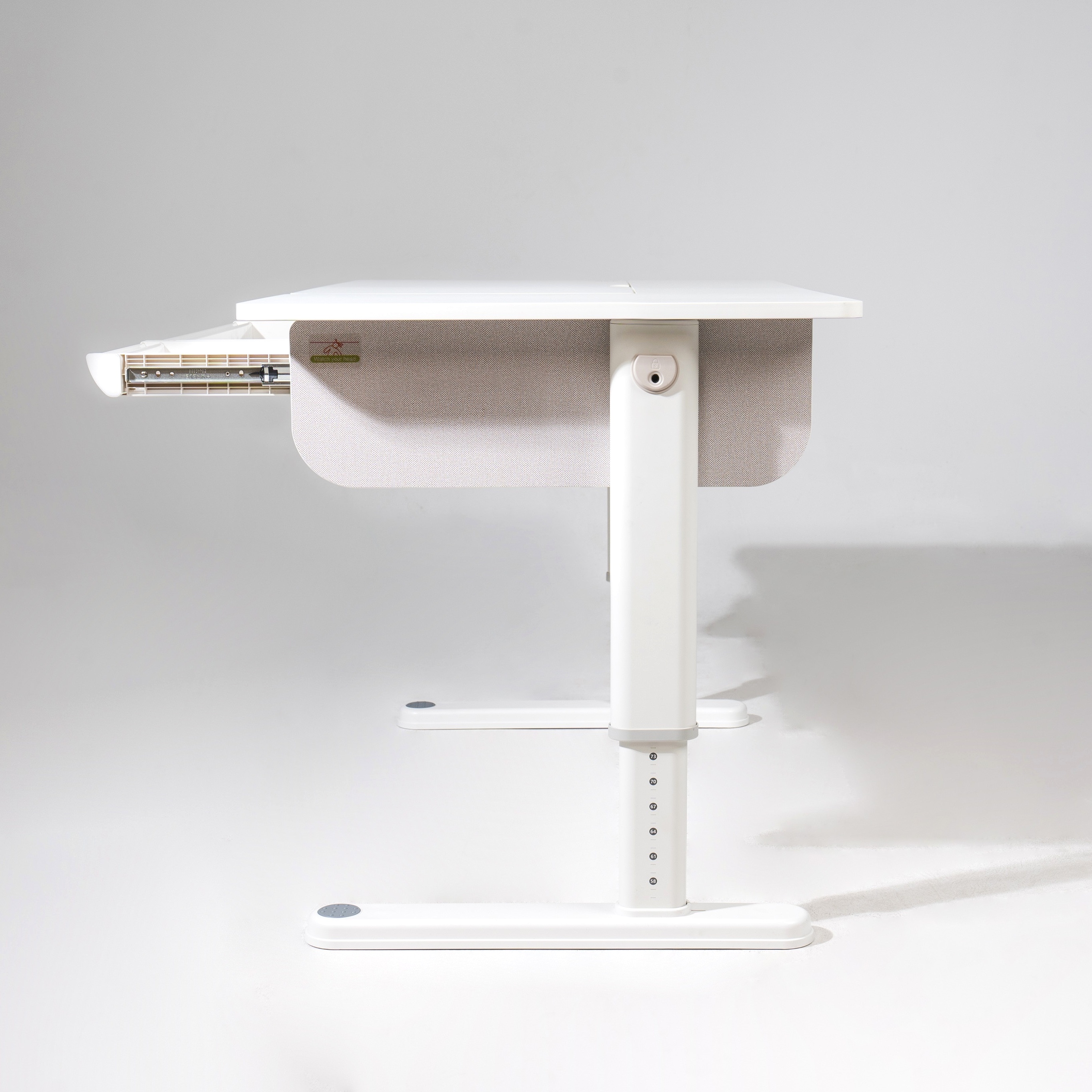 Комплект Ergosmart ученический Caravel S: стол регулируемый Caravel S, полка с подставкой для книг Wooden space S - 17